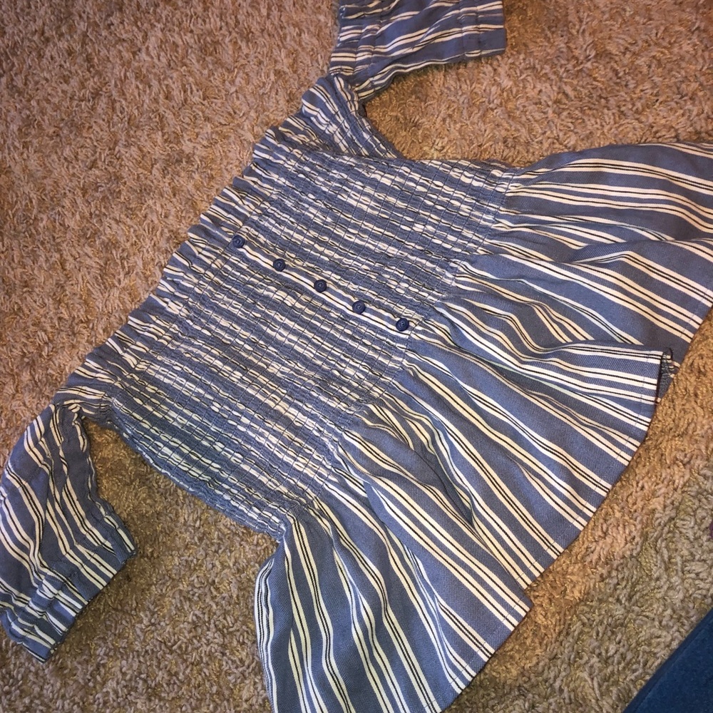 White n light blue L